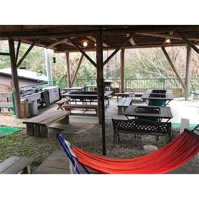 ★11時間以内発送★美品 ふるさと納税 山北町 【大自然満喫】山里古民家「箒沢荘」で濃厚田舎体験　民宿1泊2食付きペアチケット 【YWU8397080886】(30600円)