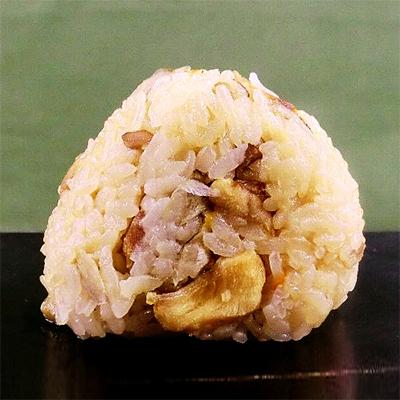 ふるさと納税 岡垣町 [マツコの知らない世界で紹介されました!]鶏とごぼうのおにぎり(10個入り)