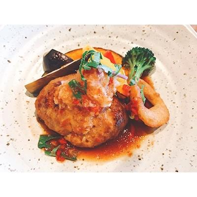 ふるさと納税 海南市 贅沢グルメを味わえる熊野牛・職人の手造り「生」ハンバーグ10個セット(特製ソース・スパイス付)