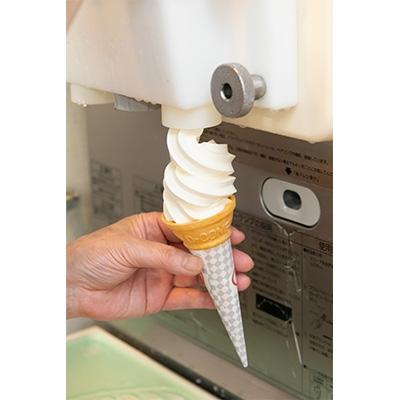 ふるさと納税 根羽村 優しいミルクの甘さ　生ソフトクリームアイス(100ml)×16個｜y-sf｜03