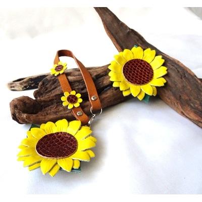ふるさと納税 佐用町 ハンドメイド 牛革ひまわりブローチ&amp;バッグチャーム