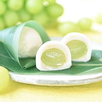 ふるさと納税 吹田市 くるみもちとシャインマスカットの生麩まんじゅう詰め合わせ(計10個入り)