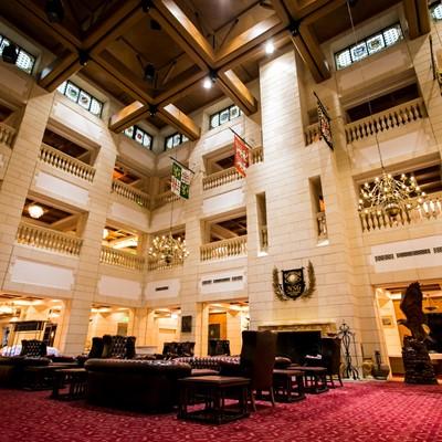 【売り切りお値下げ】 ふるさと納税 上富田町 南紀白浜ゴルフ倶楽部&リゾートホテル　平日1Rプレー&スイートルーム宿泊ペアご利用券(1泊3食付) 【1926154388】(70200円)