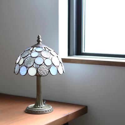 【タイムセール】 ふるさと納税 瀬戸市 Nijiiro Lamp のステンドグラスのテーブルランプ ニジイロボウル ホワイト 【VQL3622368983】(132020円)