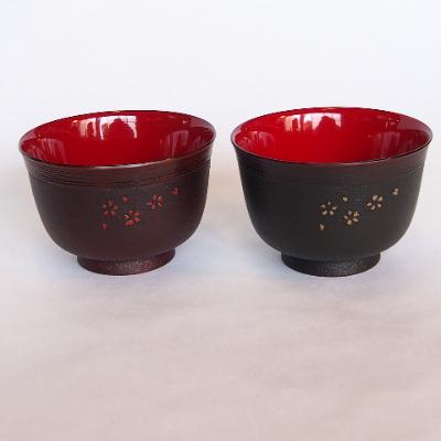 ふるさと納税 高知市 [唯一無二の手触り]しっくりと手になじみ飲みやすいと評判の汁椀プレミアム赤と黒[BF031]