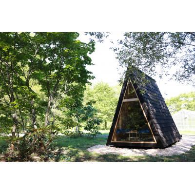 匿名配送 ふるさと納税 下川町 A-frame cabin iwor 1日1組限定の1棟貸しローカルツアー付 1泊宿泊ペアチケット 【UO1605109310】(58500円)