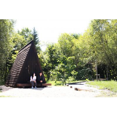 匿名配送 ふるさと納税 下川町 A-frame cabin iwor 1日1組限定の1棟貸しローカルツアー付 1泊宿泊ペアチケット 【UO1605109310】(58500円)