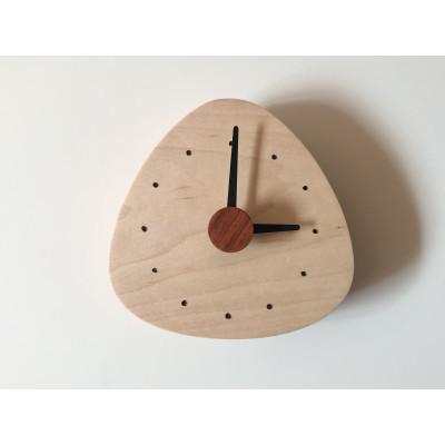 ふるさと納税 茂原市 梅干しおむすびの壁掛け時計 手のひらサイズ 木製(1個)[WOOD STUDIO KUZE'S]