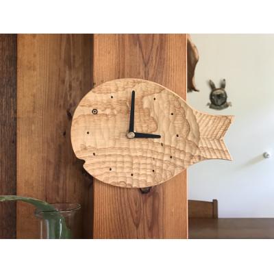 ふるさと納税 茂原市 魚の壁掛け時計 S 栗の木 light 手のひらサイズ 木製[WOOD STUDIO KUZE'S]