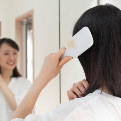 完動品 ふるさと納税 海南市 漆塗り天然豚毛パドルブラシ　箔白(小) 【PE1725829588】(11050円)