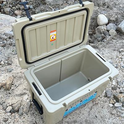 ふるさと納税 いなべ市 オリジナルマット(SeaDek)付ハードクーラーボックス　(サイズ:45L)　カラー:タン_1