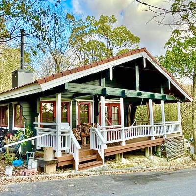 ふるさと納税 廿日市市 [5名様まで]あそびのコテージ廿日市 平日宿泊半額券[1棟貸しコテージ]