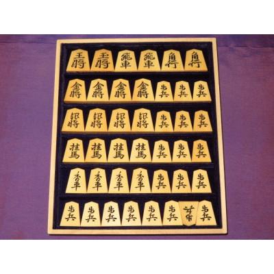 完動品 ふるさと納税 葛飾区 清夏作董仙御蔵島黄楊斑入柾目彫将棋駒/桐製平箱付(KS929) 【2321997193】(84630円)