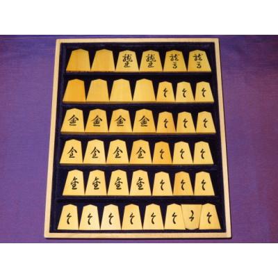 完動品 ふるさと納税 葛飾区 清夏作董仙御蔵島黄楊斑入柾目彫将棋駒/桐製平箱付(KS929) 【2321997193】(84630円)