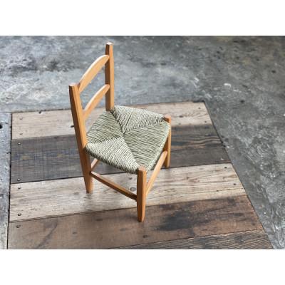 ふるさと納税 出雲崎町 い草座面の素朴なこども椅子 手作り 木製 [Ojn Handmade Hut] 新潟県 出雲崎町