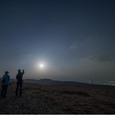 ふるさと納税 諏訪市 『霧ヶ峰で神秘的な夜を体験!満月・星空ナイトハイキング』ツアー参加券2名様分