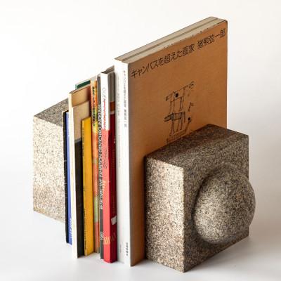 ふるさと納税 香川県 TY BOOKSTAND / sabi|山本忠司氏デザインの庵治石ブックエンドの画像