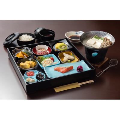 ふるさと納税 二本松市 【牛サーロインに伊勢蝦付き添い人BBQ腹積もり】ホテルパラダイスヒルズ 1泊2食付き添い人有りの実一時滞在券(全日受け入れる)
