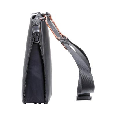 ふるさと納税 豊岡市 豊岡鞄 L.E.D BITES HORSE ショルダーバッグ B301T ブラックの画像