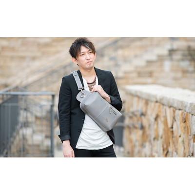 ふるさと納税 姫路市 0528 B5サイズのタブレットが入る本革ボディバッグ チャコールグレー[53657339]の画像