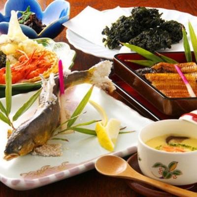 ふるさと納税 四万十市 新ロイヤルホテル四万十に泊まる朝夕めし付腹積もり【4名1室】26-132