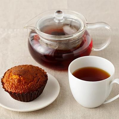 ふるさと納税 横瀬町 荒れた茶畑を再生して生まれた「横瀬の和紅茶」と「森のはちみつのマドレーヌ」セット