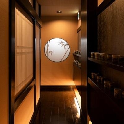 新春セール ふるさと納税 伊豆の国市 「食彩あら川」の伊勢海老入り豪華和中おせち三段重(4〜5人前) 【LWH2518634775】(91800円)