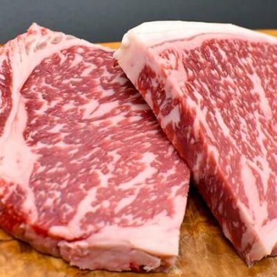 ふるさと納税 標茶町 <期間限定・ソーセージ1袋付(お試し品)>北海道 星空の黒牛 厚切りステーキ 盛り合わせ 約1kg