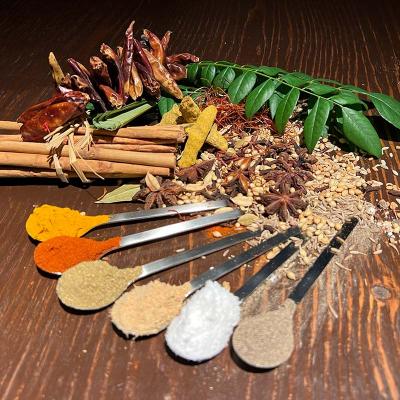 ふるさと納税 釧路市 【3ヶ月年代順の継続定期便】曲がり目まり薬膳スパイスカレー 4個 凝結 薬膳 カレー F4F-4366