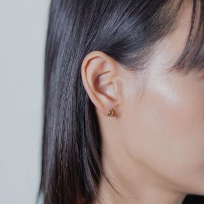 ふるさと納税 甲府市 【甲府ジュエリー】K18 しずくピアス 5×7mm