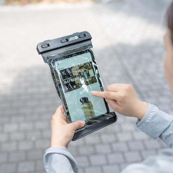 ELECOM(エレコム) タブレットPC用 [7.0〜8.3インチ] 防水ケース IPX8 立体構造 ネックストラップ付き  ブラック TB-WPSR08BK | ELECOM | 06