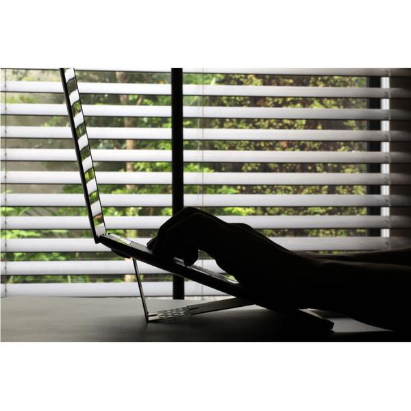 ONED ノートパソコンスタンド［〜18インチ /MacBook・MacBook Pro］ 折りたたみ式 Majextand ミッドナイト MJX800-ONED |  | 04