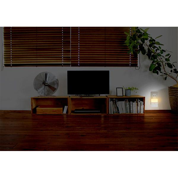 トップランド ライト付きUSBアダプタ  ホワイト CHAC24L-WT ［2ポート］ |  | 04