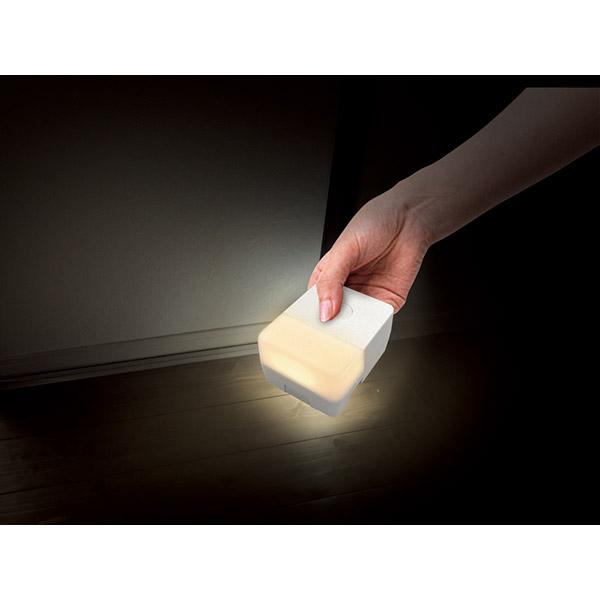 トップランド ライト付きUSBアダプタ  ホワイト CHAC24L-WT ［2ポート］ |  | 06