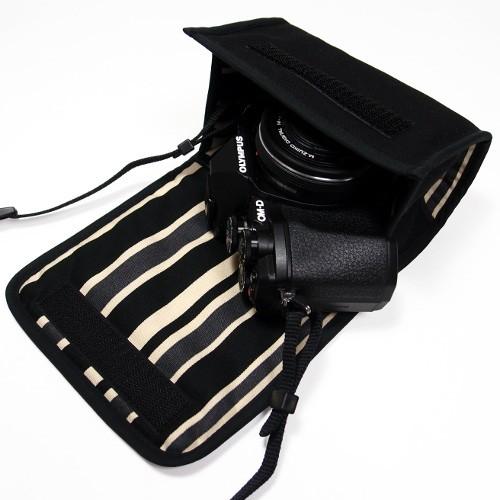 オリンパス OM-D E-M10 Mark IIIケース --カラビナ付（ブラック