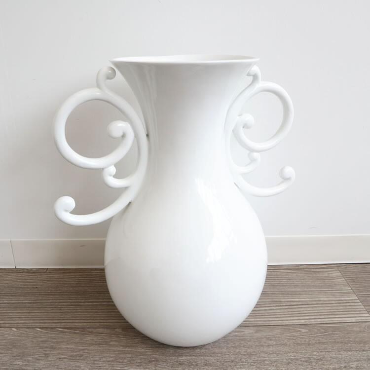 個性的で上品なデザイン フラワーベース 花瓶 ホワイト 花器 花びん おしゃれ アンティーク ギフト 引っ越し祝い 贈り物｜y-syo-ei