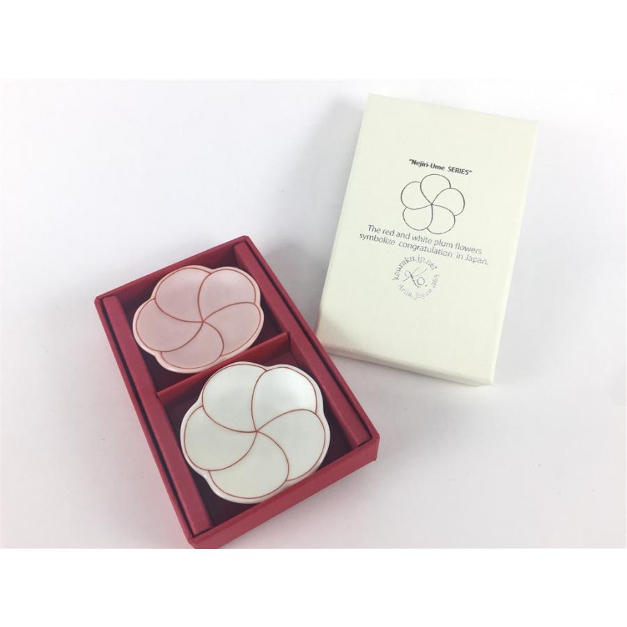 専用化粧箱入 有田焼 幸楽窯 捻り梅 箸置(紅白 2色セット 専用化粧箱入 有田焼 幸楽窯 捻り梅 箸置(紅白 2色セット