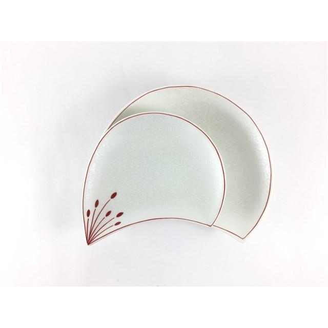 有田焼★花びら型白陶器皿★作家モノ 有田焼☆花びら型白陶器皿☆作家モノ