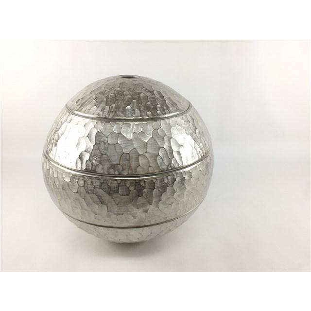 有田焼 李荘窯 玉重.本銀彩槌目内白　銀色 重箱 3段重 16cm 有田焼 李荘窯 玉重 本銀彩槌目内白 珠型三段重 化粧箱付き 食器 銀色