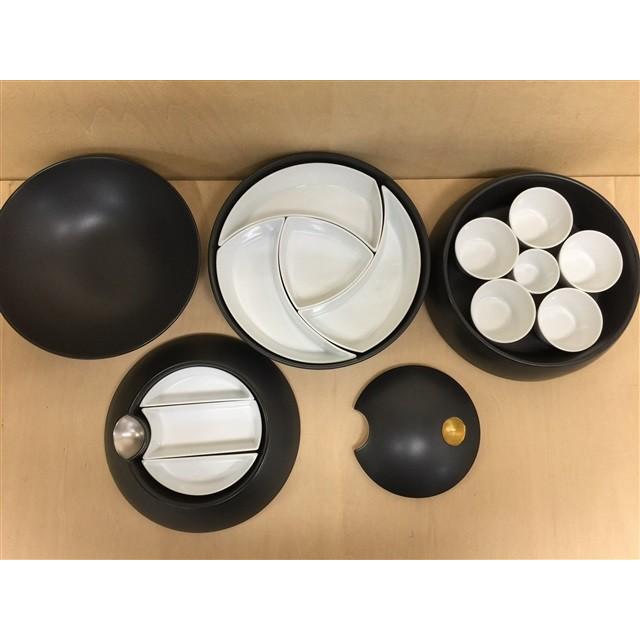 有田焼 李荘窯 玉4段おせち重 黒金銀彩 黒釉薬金銀彩 珠型四段重 重箱 四段 22cm 黒色 磁器 食器、グラス、カトラリー 有田焼 李荘窯 玉4段おせち重.白マット金銀彩