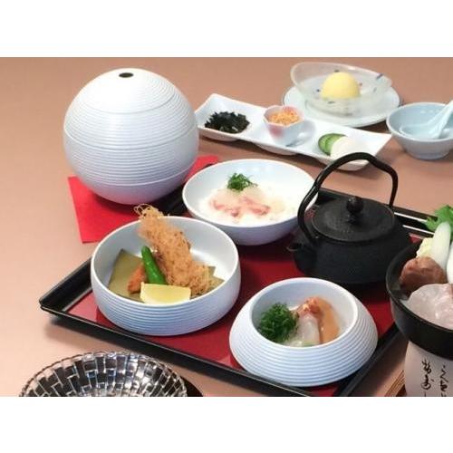 有田焼 李荘窯 玉重 白磁千段 珠型三段重 化粧箱付 16cm 白色 有田焼/李荘窯/珠型三段重/白磁千段/Φ16 X H15.5cm - テーブル