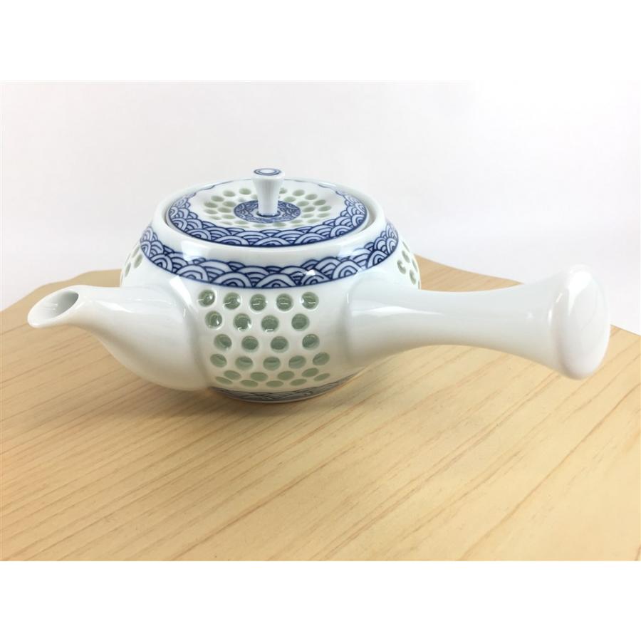 【Web有田陶器市 クーポン配布中】波佐見焼 丹心窯 340cc急須.水晶青海波【340cc 急須 きゅうす 茶器 お茶 水晶彫 おしゃれ 磁器 ガラス 食器】の画像