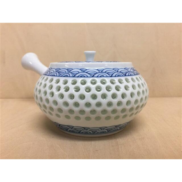 【Web有田陶器市 クーポン配布中】波佐見焼 丹心窯 340cc急須.水晶青海波【340cc 急須 きゅうす 茶器 お茶 水晶彫 おしゃれ 磁器 ガラス 食器】の画像