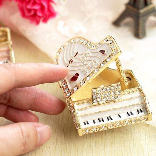 ケース付き　ピアノ弾く貴婦人　磁器 ケース付き ピアノ弾く貴婦人 磁器 ケース付き ピアノ弾く貴婦人 磁器