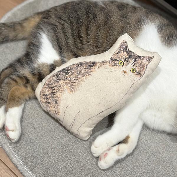 宿と猫 ねこ ミニ クッション 猫型 イラスト プレゼント 猫
