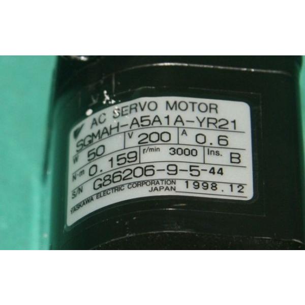 SGMAH-A5A1A-YR21 Yaskawa SGMAHA5A1A-YR21 142802-4  AC Servo Sigma Motor Without Brake Motomanの画像