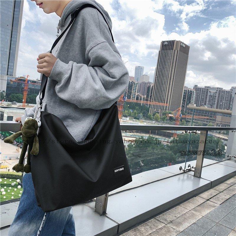 ショルダーバッグ メンズ ナイロンメッセンジャーバッグ 防水 オンライン限定商品 大容量 斜めがけバッグ 大きめ 男性 鞄 おしゃれ ポケット かばん カジュアル 多い