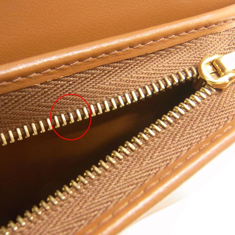 【美品】CELINE セリーヌ トリオンフ 二つ折り財布 セリーヌ/2つ折り財布/スモールウォレット トリオンフ/黒/型番