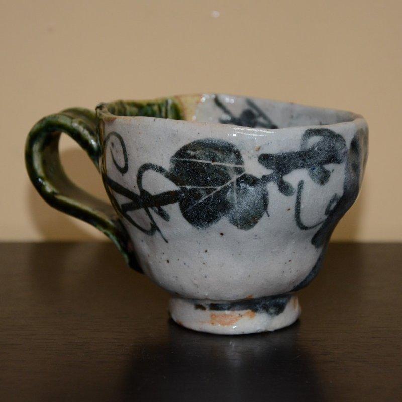 美濃焼　織部焼　ぶどう文マグカップ　コーヒーカップ　早蕨窯　佐藤和次 美濃焼 織部ぶどう文マグカップ コーヒーカップ 早蕨窯 佐藤和次 [美術