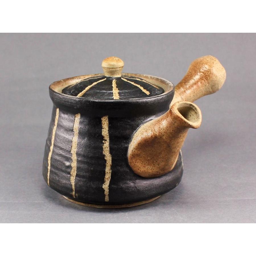 瀬戸焼 手描き 手彫 十草 黒 急須 (小） 茶こし付 : d-0003-6 : や  